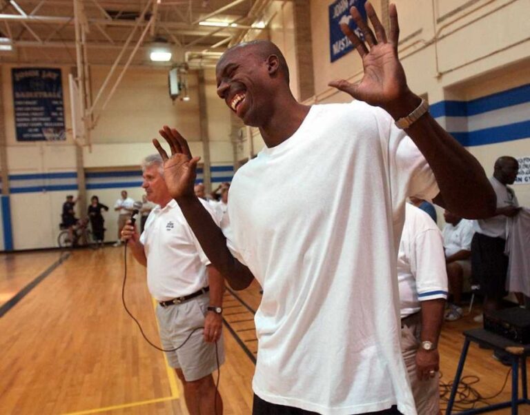 Home NBA Veteran Bo Outlaw Heads into NISD Hall of Honor!